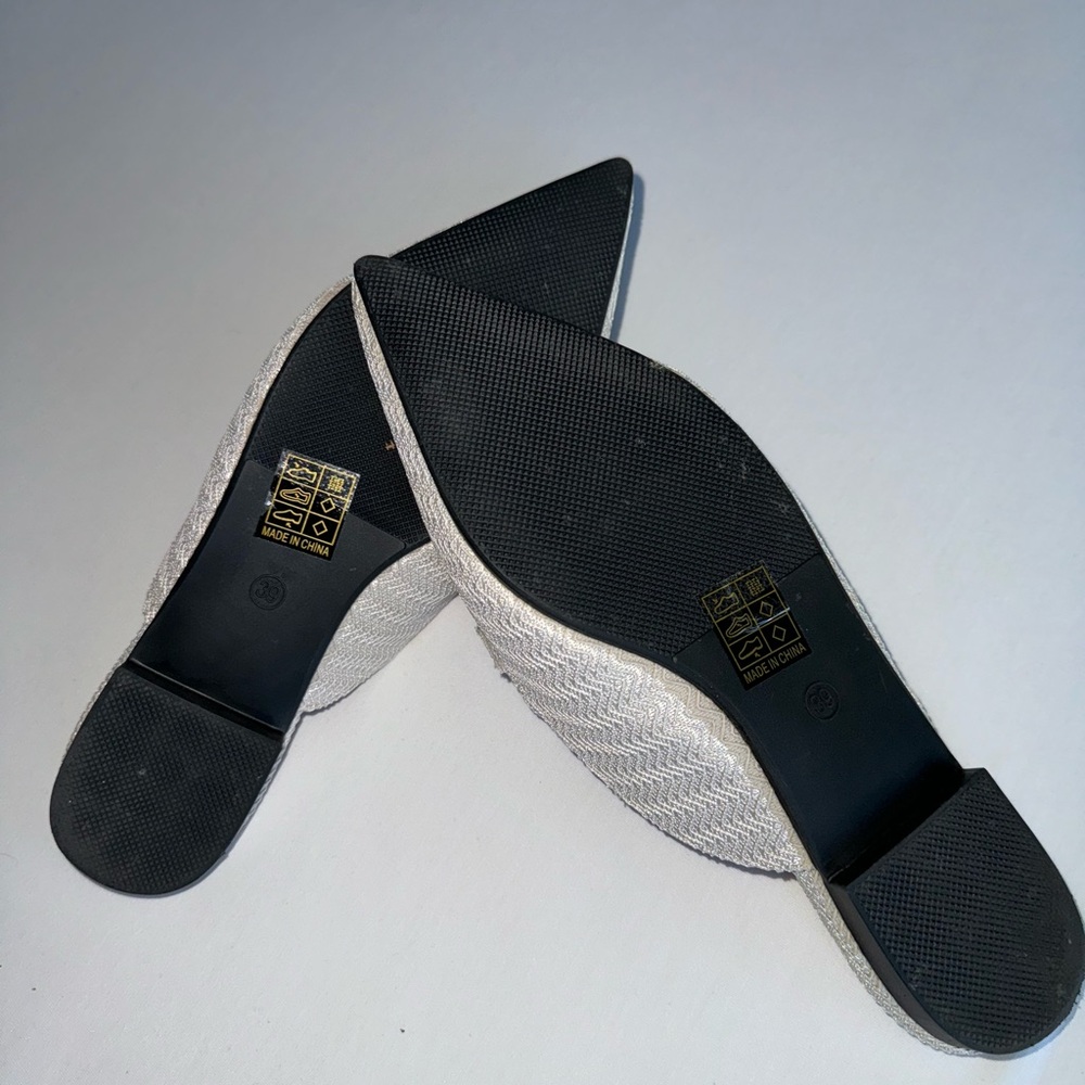 NEW Women’s Mules Ivory and Gold Size 39 (8, runs small) - Picture 3 of 4